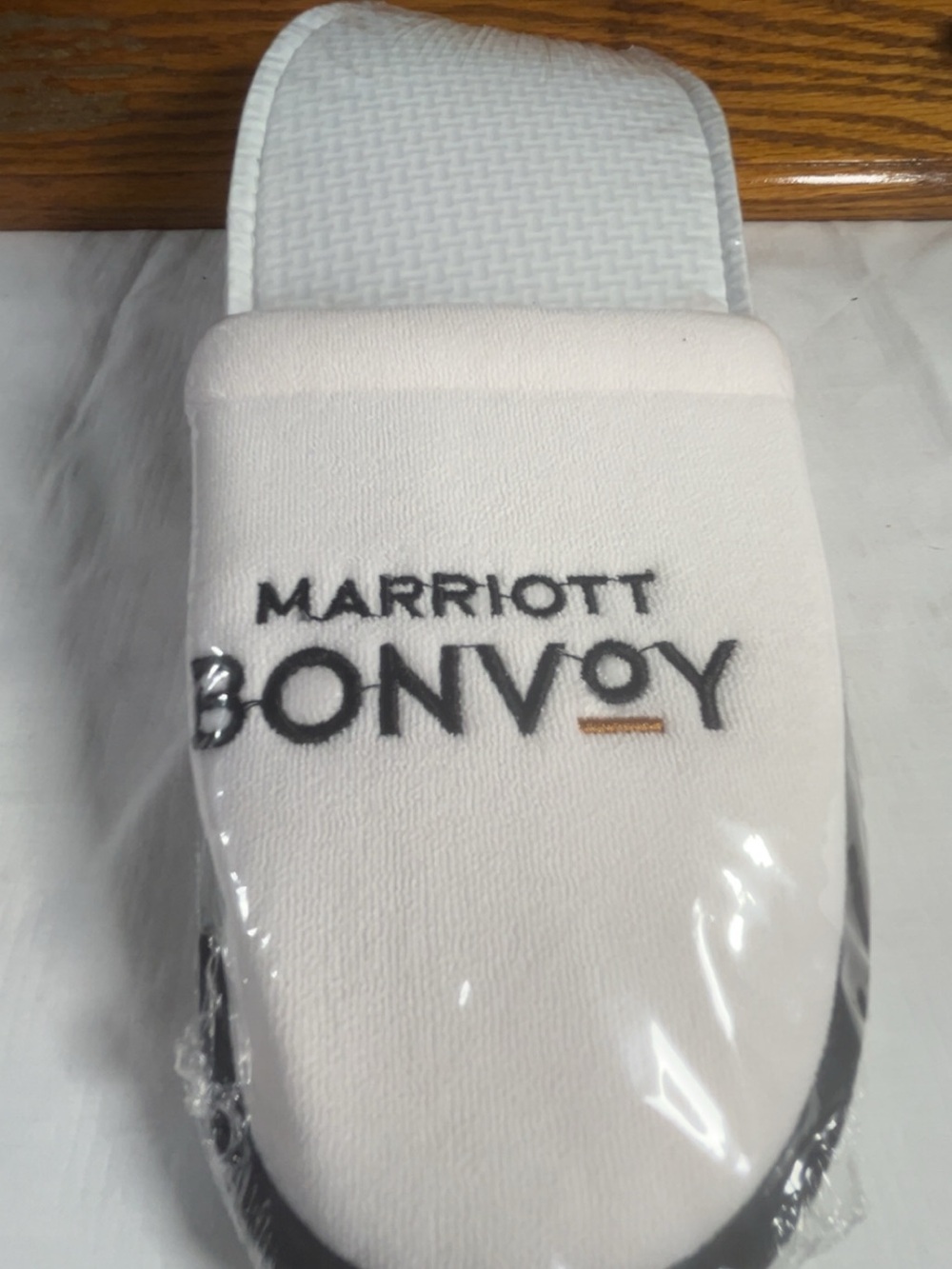 Bonvoy White Men’s Travel Slippers